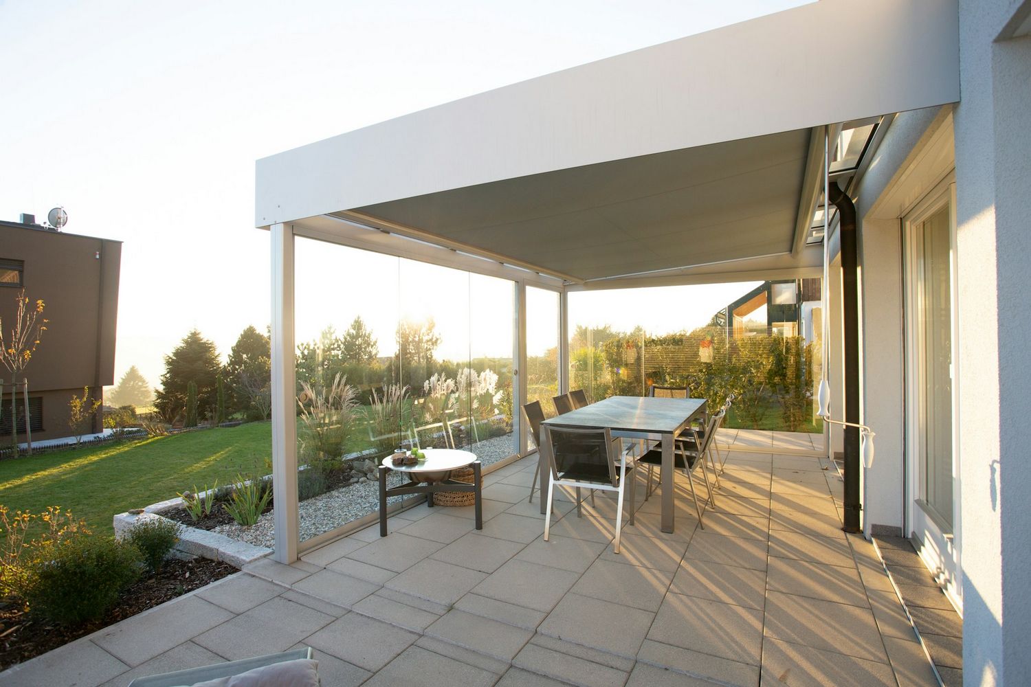 pergola moderne sur mesure métal blanc